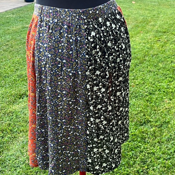 NATURAL LIFE Colorful Multi-panel Floral Skirt - Picture 2 of 3